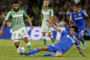 爱游戏官网 -今晨西甲焦点战，尤文图斯单刀错失，气氛紧张，轮换策略成焦点 