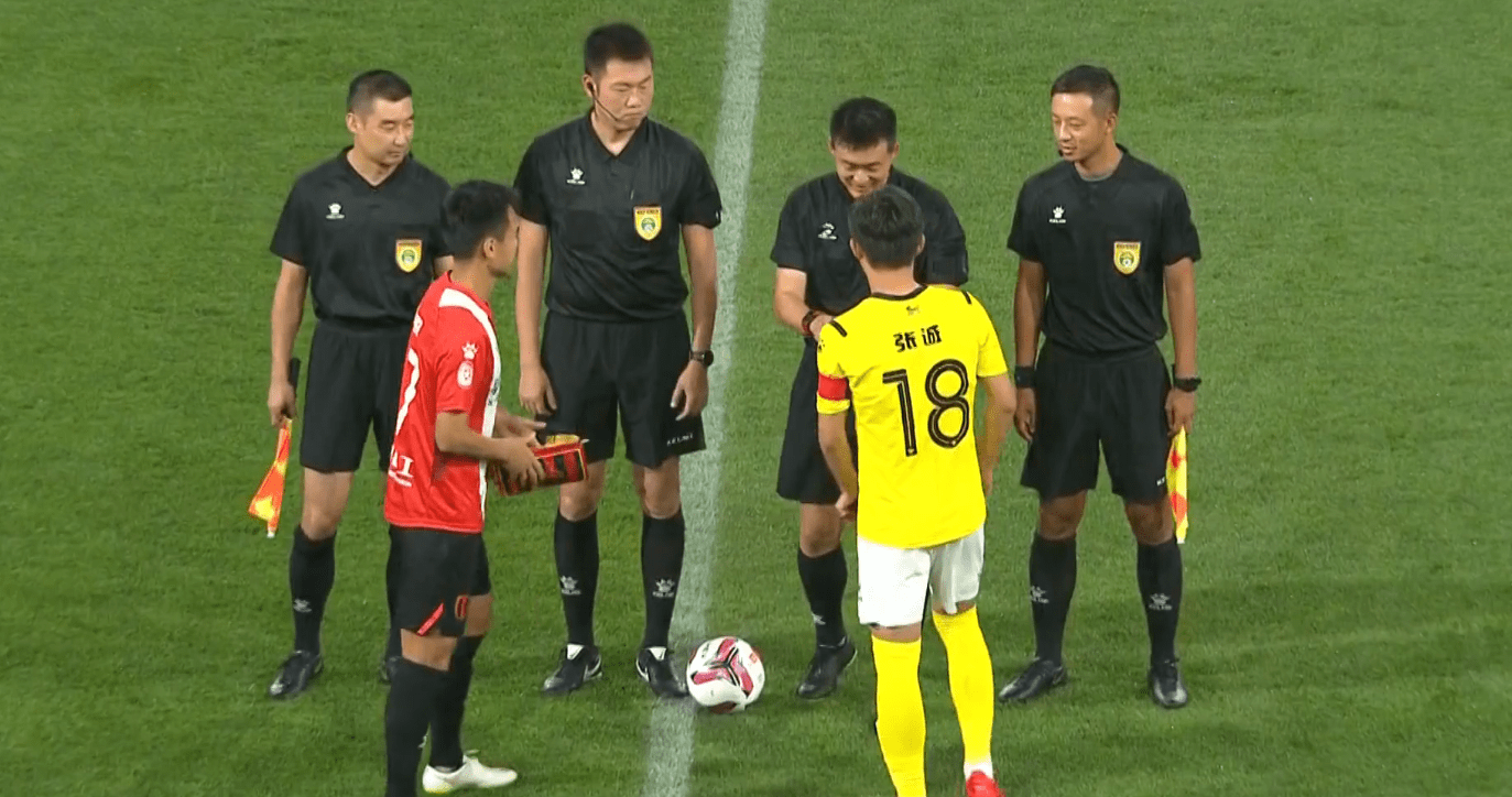 重磅！清晨上海海港外线爆发——荷甲节点到来成都蓉城今夜调整名单，洛杉矶快船扳平良机备战意甲 